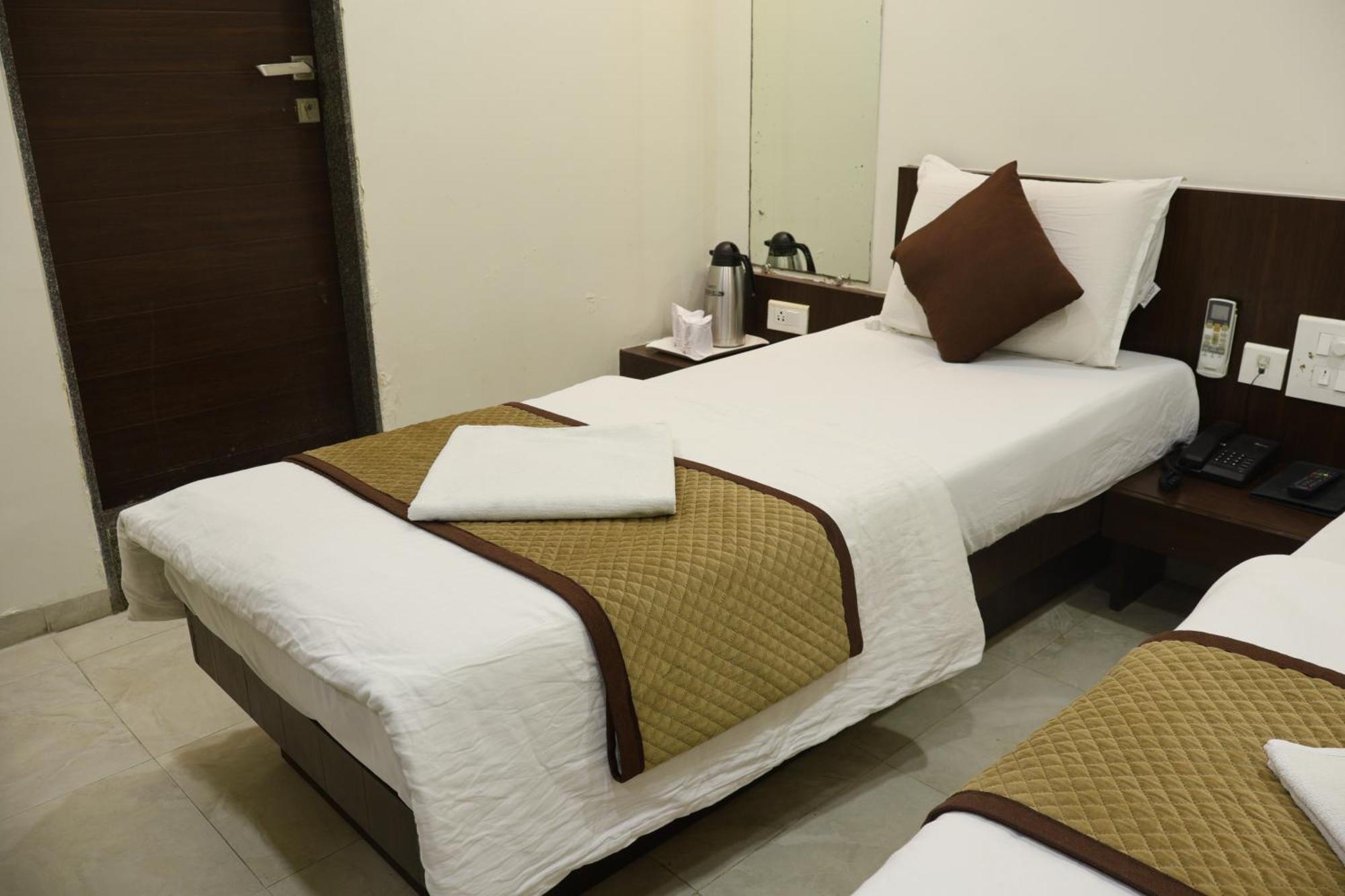Hotel Kabir Ahmadábád Kültér fotó