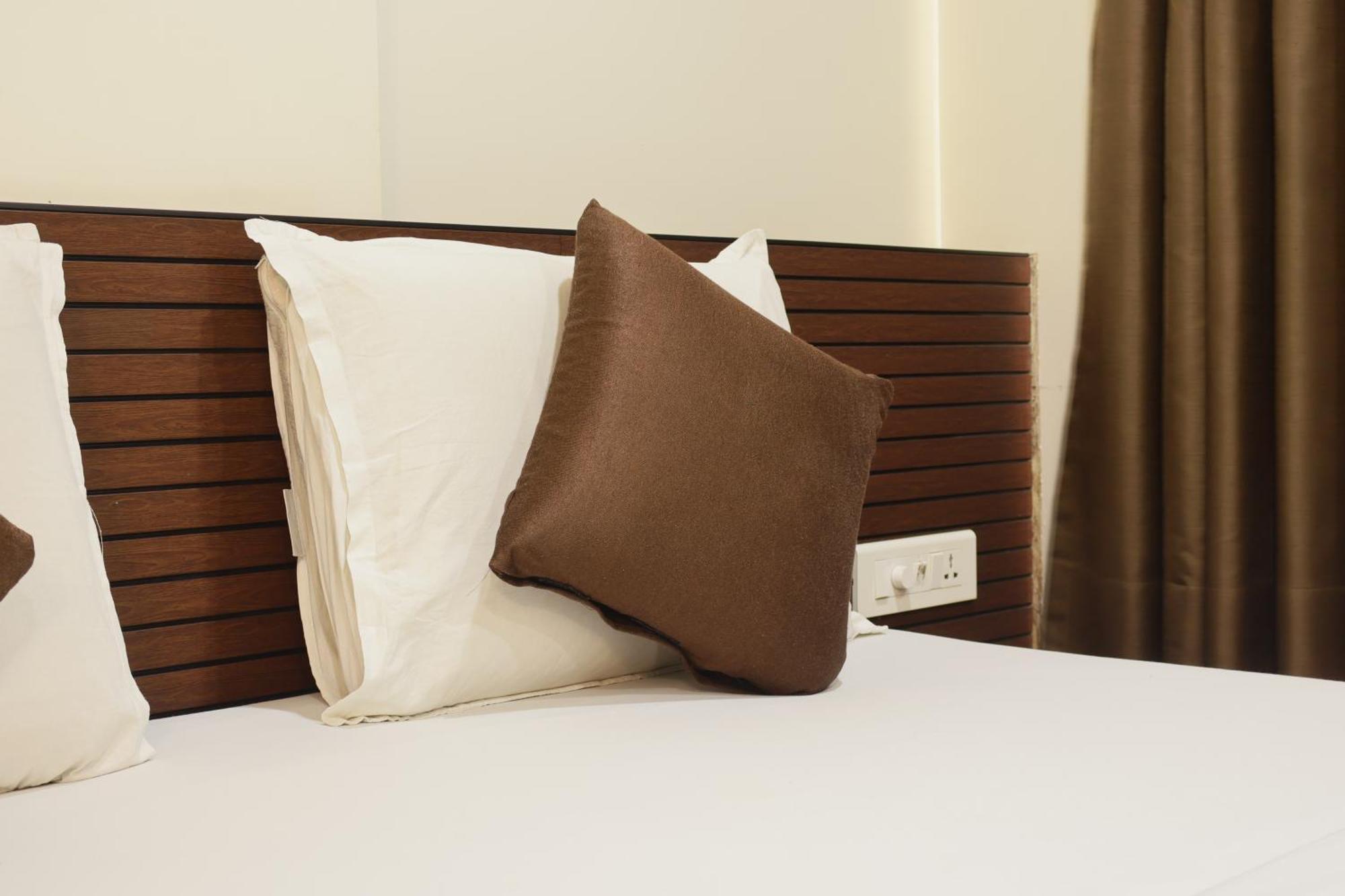 Hotel Kabir Ahmadábád Kültér fotó