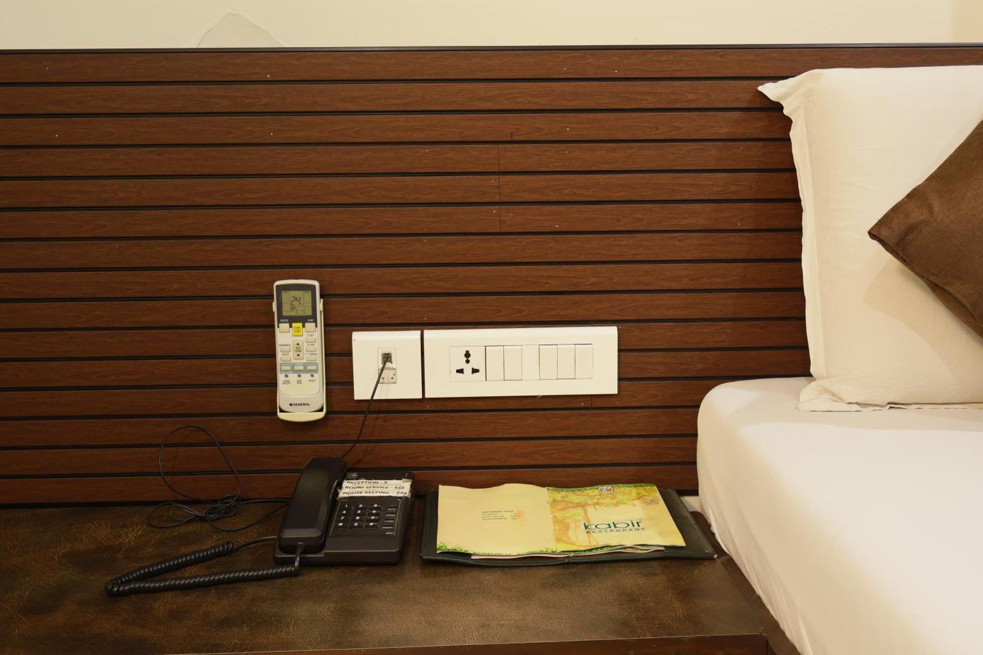 Hotel Kabir Ahmadábád Kültér fotó